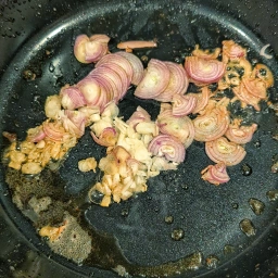 Zwiebel and Knoblauch sautéd