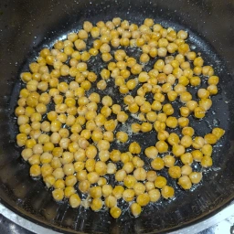 Frying the chickpeas in the pan