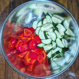 Ingredients: bell pepper and zucchini