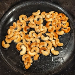 Toasted cashew nuts