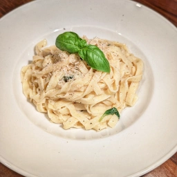 fertiges Gericht: Pasta mit Zitronen-Parmesan-Sauce