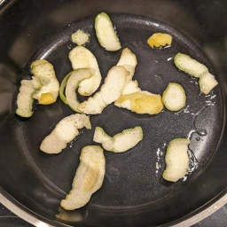 Zitronenschalen auskochen