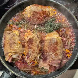 Angebratene Rouladen mit Gewüerzen