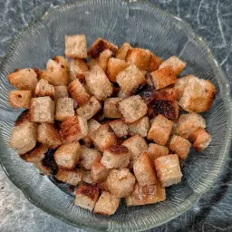 Zutaten: Geröstete Toastbrot-Würfel