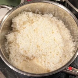 Zwiebeln, Knoblauch, Weißwein und Parmesan