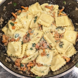 Ravioli mixed with the sauce