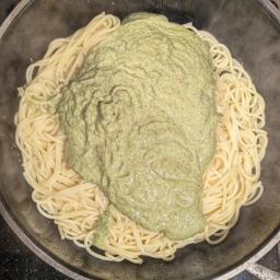 Spaghetti with pesto