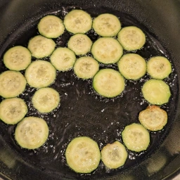 Frying the zucchini slices