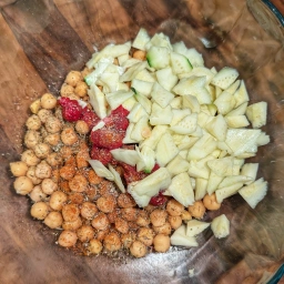Chickpeas with spices and zucchini