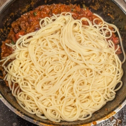 Aubergine ragout with spaghetti