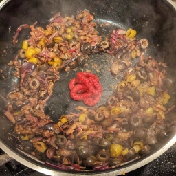 Aubergine ragout with tomato paste