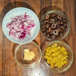 Ingredients: onion, olives, garlic, peppers