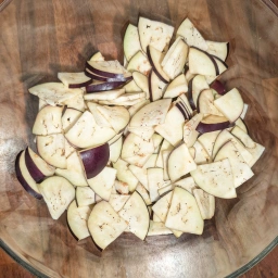 Aubergines sliced