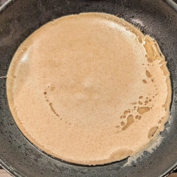 Buchweizenteig in der Pfanne