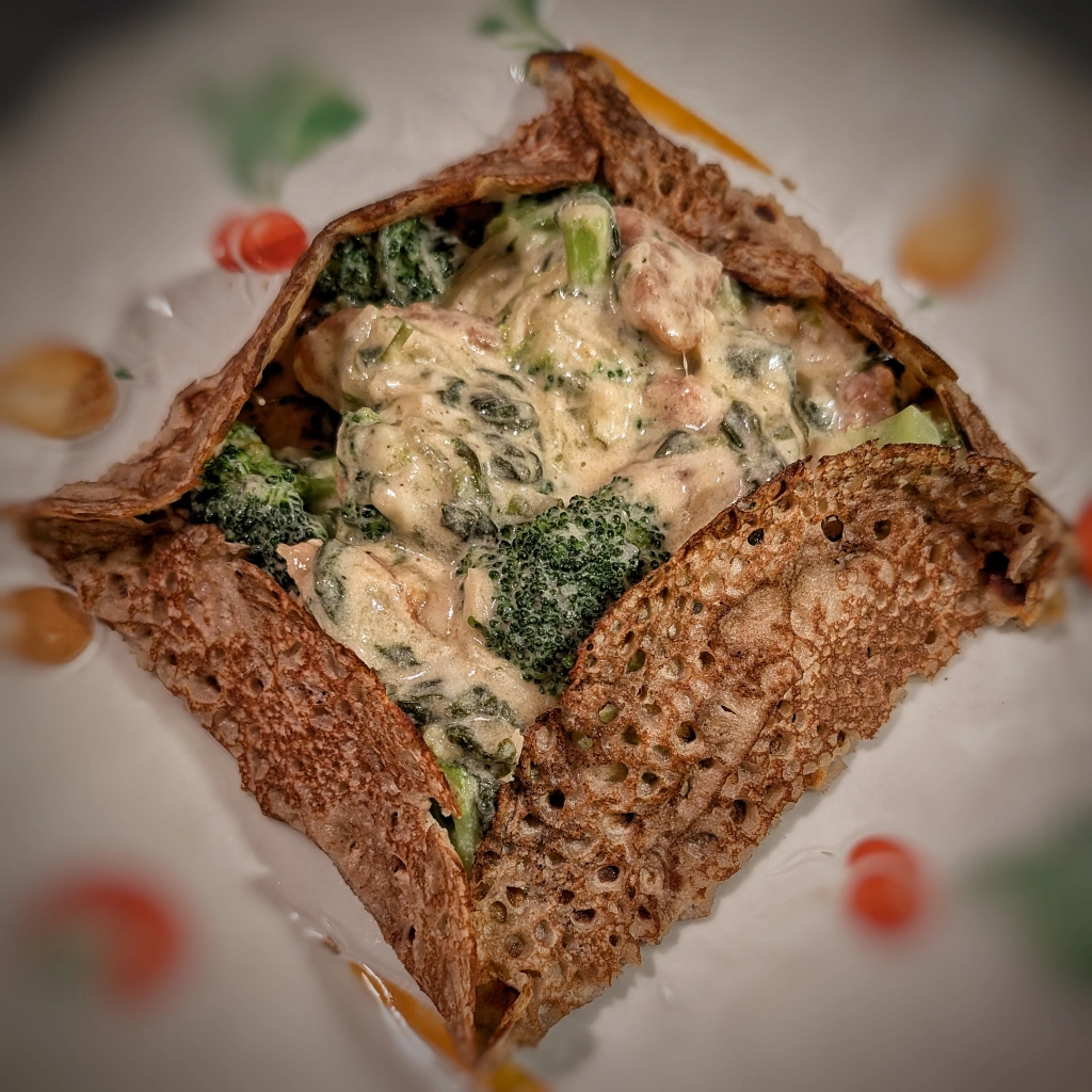 Galette Bretonne mit Hähnchen und Brokkoli