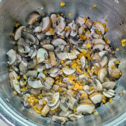 Gedünstete Champignons, Karotte, Zwiebel