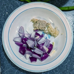 Zutaten: Zwiebeln, Knoblauch, Ingwer